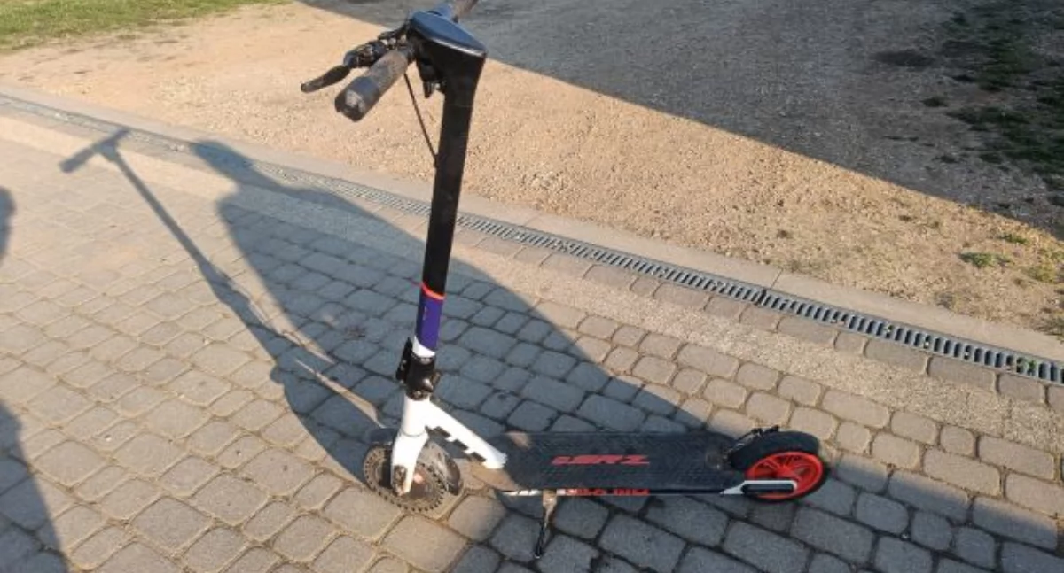 14-latek stracił panowanie na hulajnodze, upadł, uderzając głową o drogę