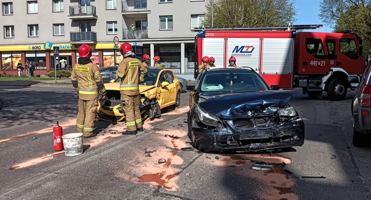Kartuzy. Kolizja trzech samochodów na skrzyżowaniu Gdańskiej z Parkową