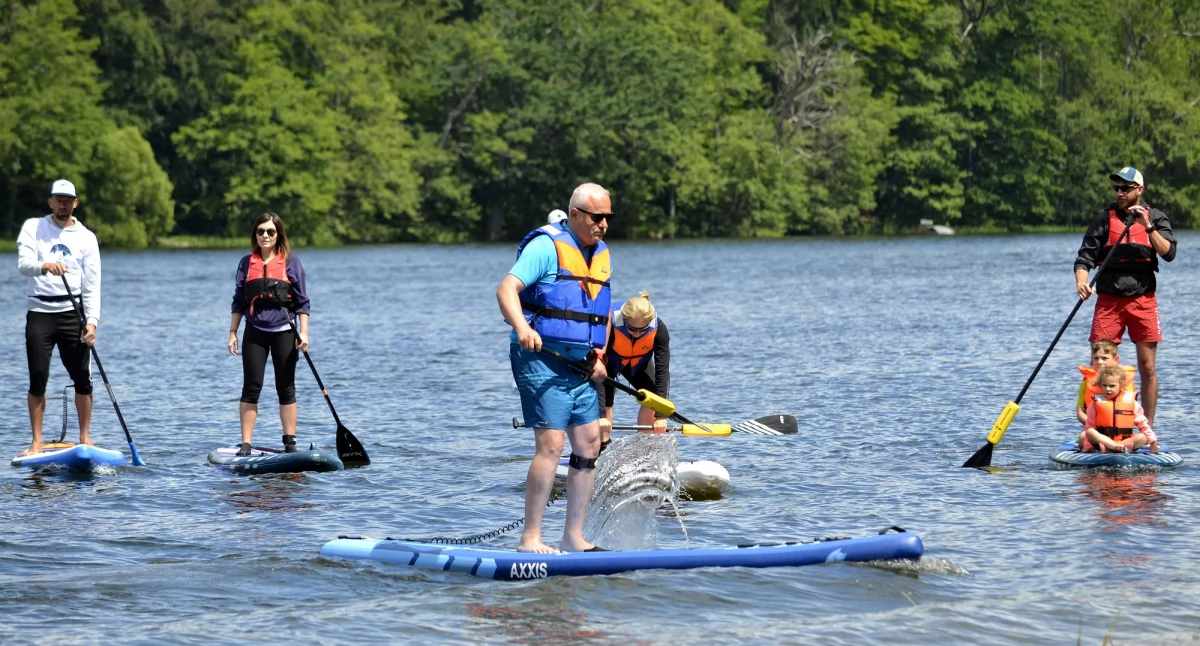 SUP Demo Tour Kaszuby 2025. Wodna przygoda i sportowe emocje na Jeziorze Łapińskim już wkrótce!