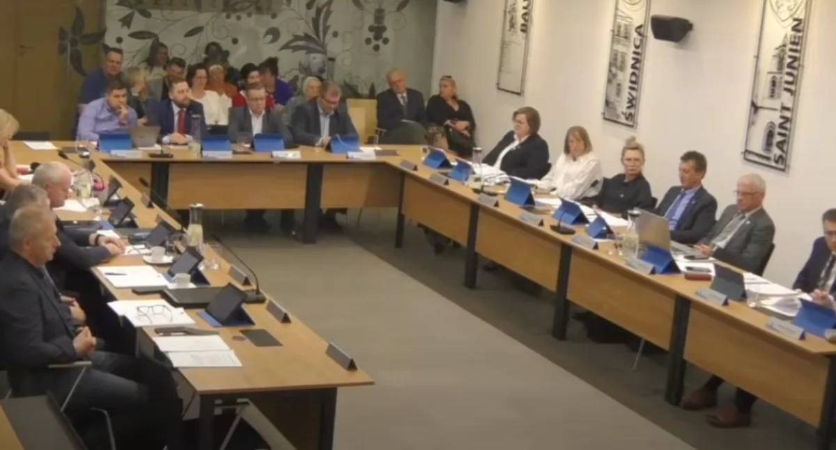 Żukowo. Od nazw ulic po milionowe inwestycje. Co przyniosła XV sesja rady miejskiej?