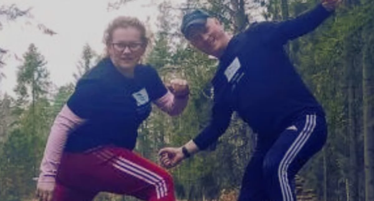 Tabata nad jeziorem Junno – ruch, rytm i relaks z Fundacją Kadry Życia