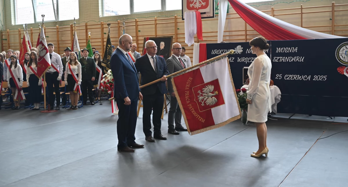 Szkoła Branżowa I Stopnia w Sierakowicach z patronem i sztandarem