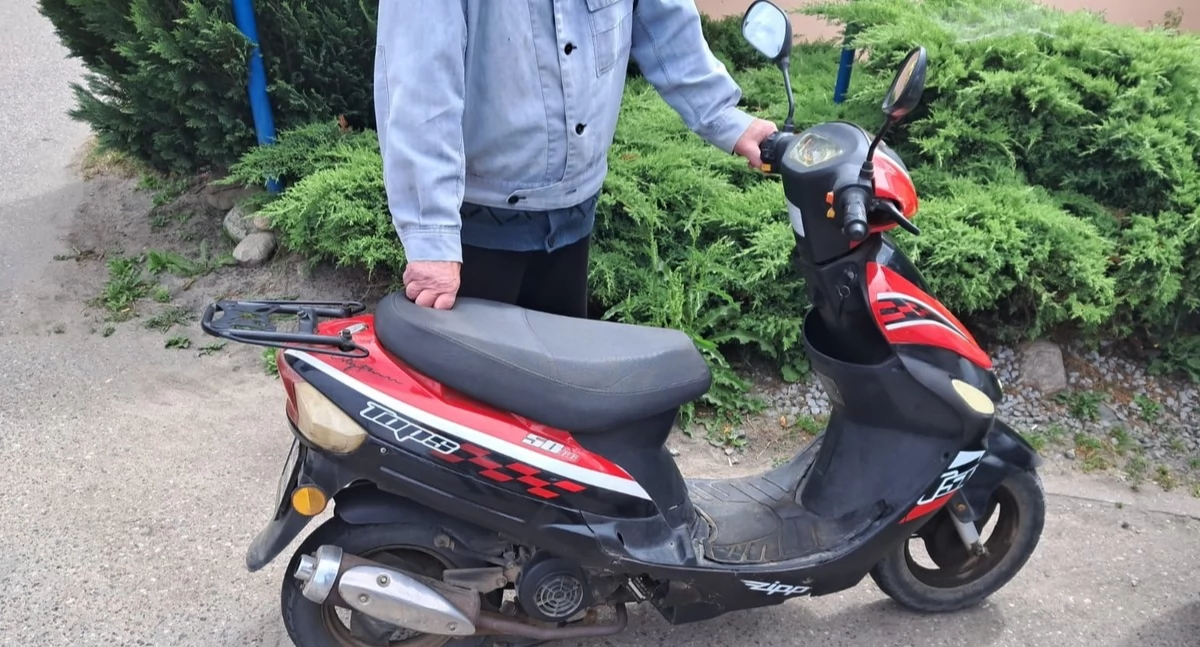 70-latek z promilami na motorowerze