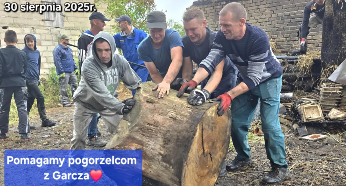 Wspólne sprzątanie po pożarze w Garczu. Reportaż Artura Sochy [video]