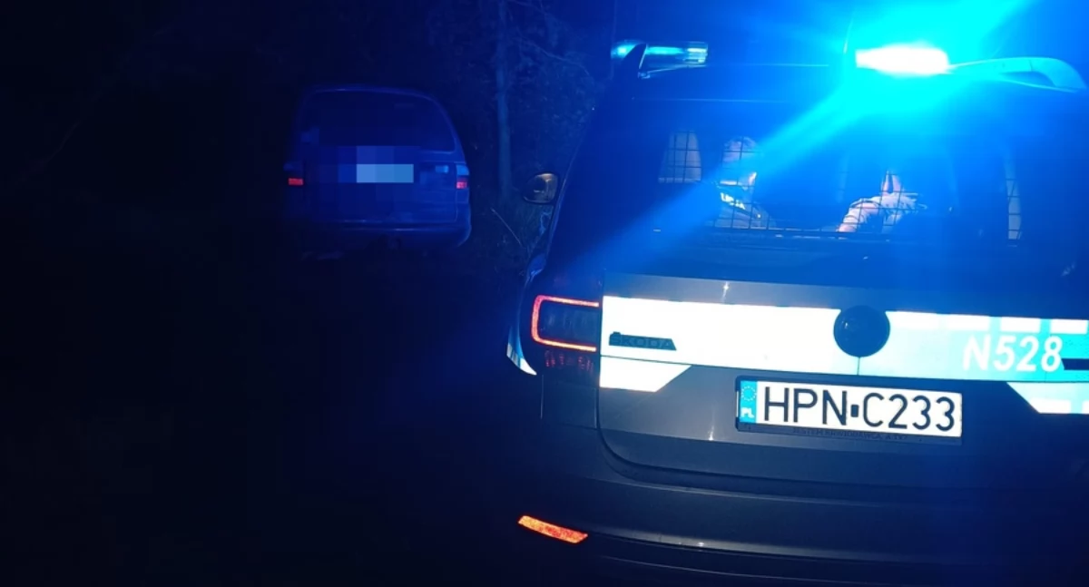 Niebezpieczna jazda zakończona policyjnym pościgiem za nietrzeźwym kierującym na zakazie