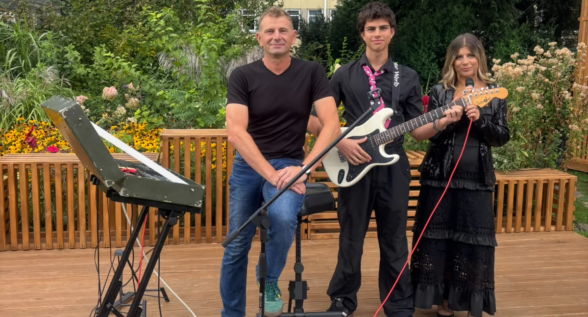 Marek Teterycz z rodziną - muzyk w kamperze podbija Europę i media