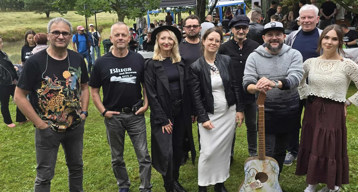 „Blues nad Stawem” – muzyka, która wybrzmiewa w sercu natury