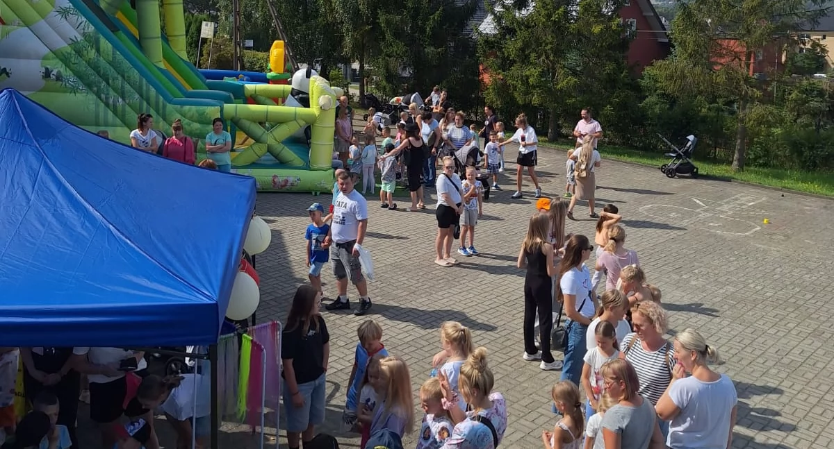 Kolorowe zakończenie wakacji w Somoninie. Festyn pełen uśmiechu i zabawy