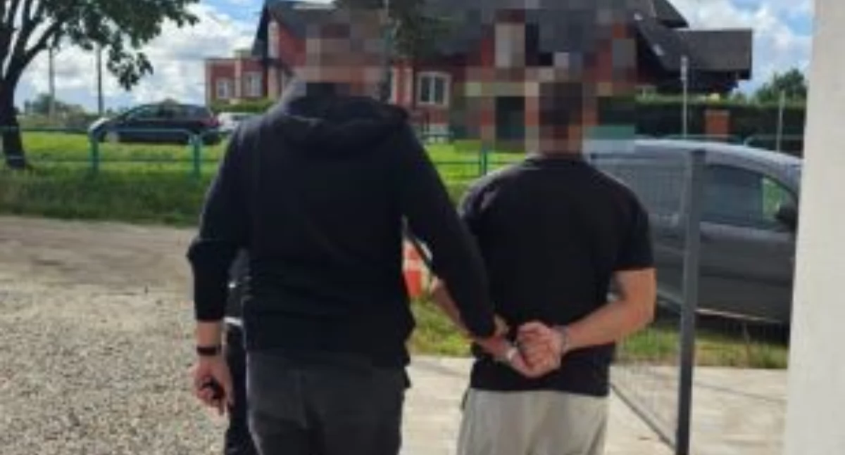 Napadli na 15-latka dla szalika i koszulki. Policja szybko ich namierzyła