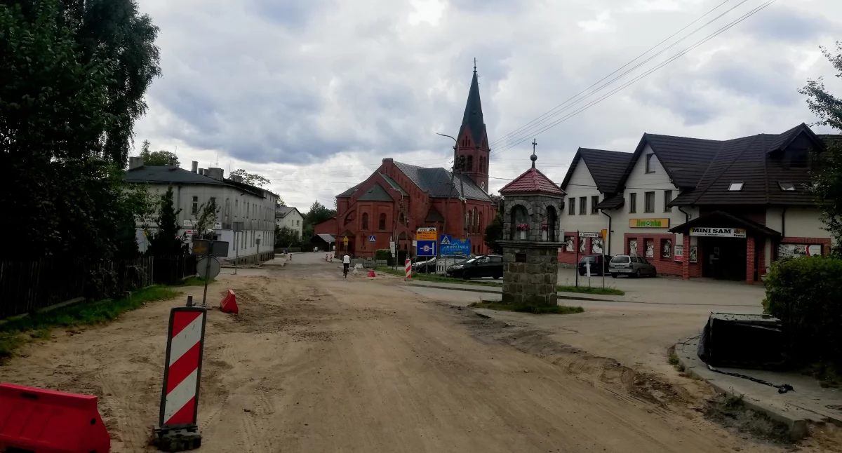 Postępują prace na głównej drodze w Szymbarku