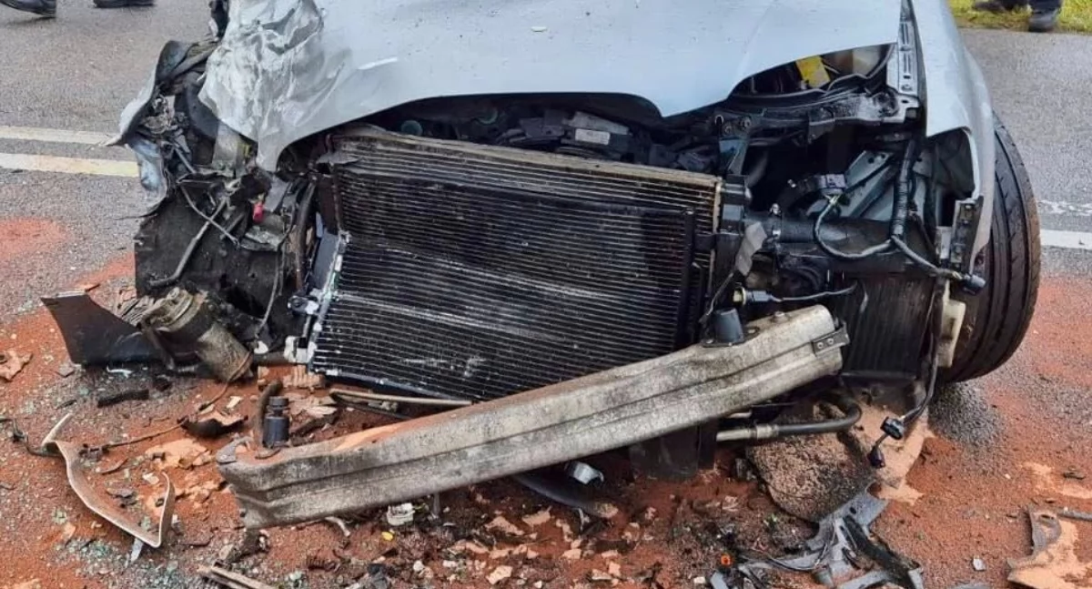 Poważny wypadek w miejscowości Szklana. Czołówka podczas wyprzedzania