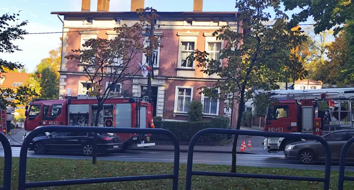 Cztery zastępy straży gasiły pożar w budynku mieszkalnym przy ul. 3 Maja