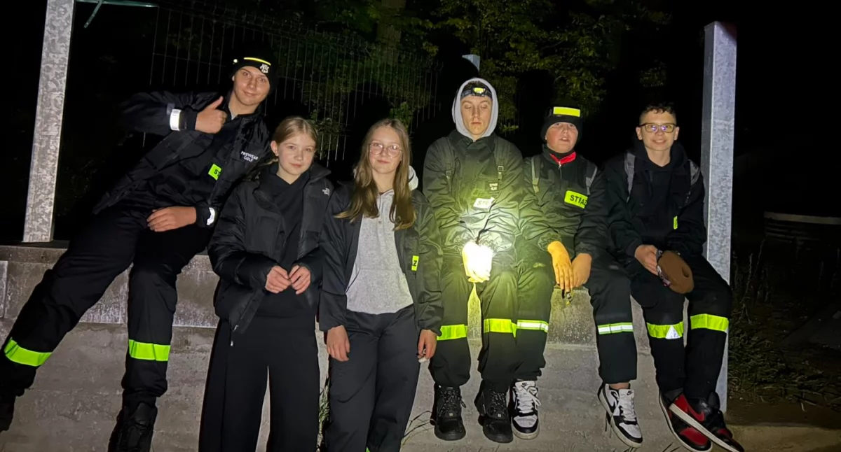 Siła, odwaga i współpraca. Młodzieżowe Drużyny Pożarnicze na nocnym poligonie w Ostrzycach