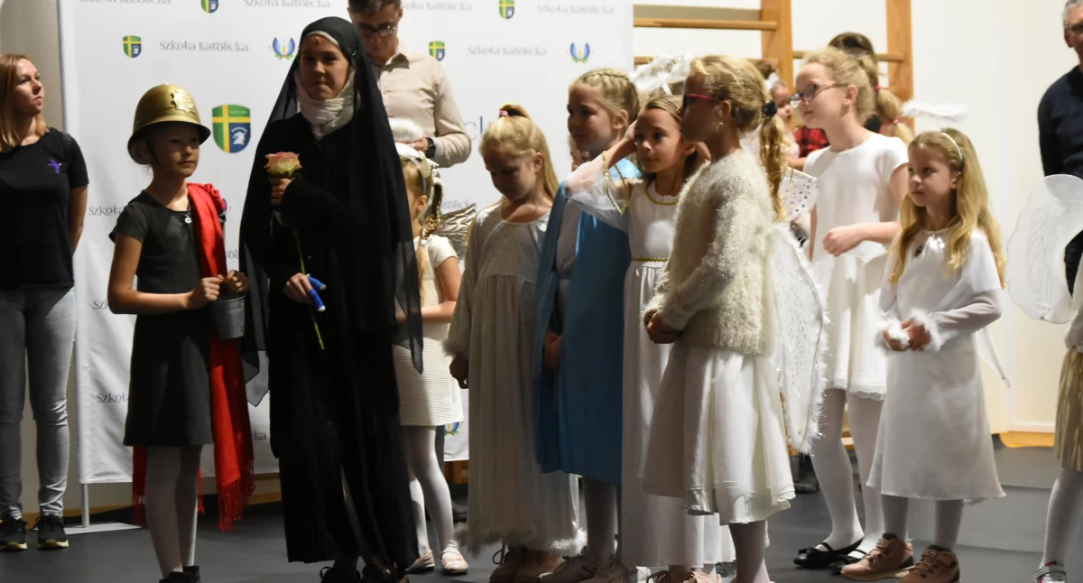 Radość i świętość w jednym. Bal Wszystkich Świętych w Katolickiej Szkole w Kartuzach