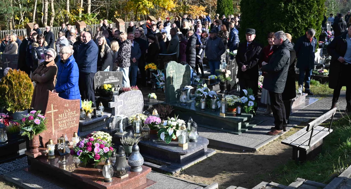 Dzień Wszystkich Świętych. Modlili się za zmarłych, którzy spoczęli na cmentarzach