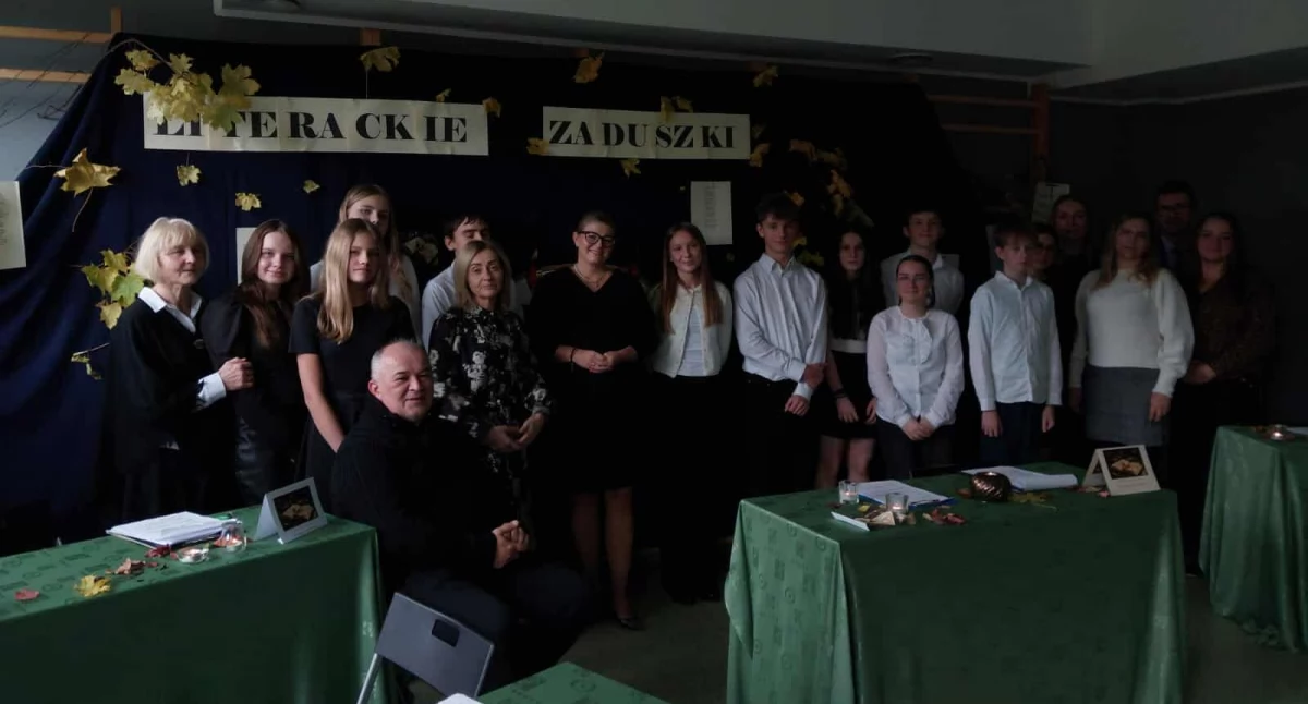 Literackie Zaduszki w Szkole Podstawowej im. Jana Pawła II w Przyjaźni