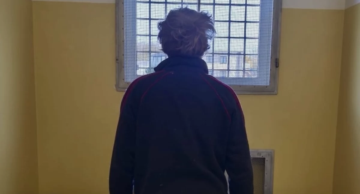 Wszedł w nocy do otwartego mieszkania i ukradł torebkę, telefon i butelkę alkoholu