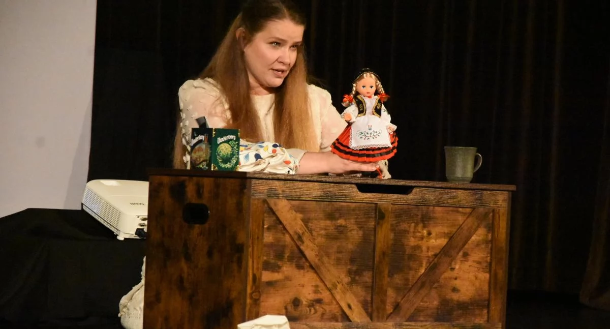 Podróż przez kaszubskie dziedzictwo w spektaklu „Welewetka”. Teatralna opowieść w Centrum Kultury w Sierakowicach