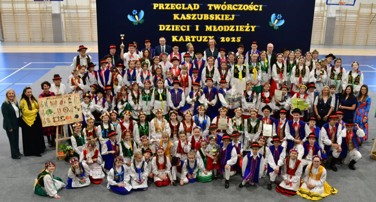 Młodzi wykonawcy w hołdzie kaszubskiej kulturze. Uroczysty przegląd w SP nr 2