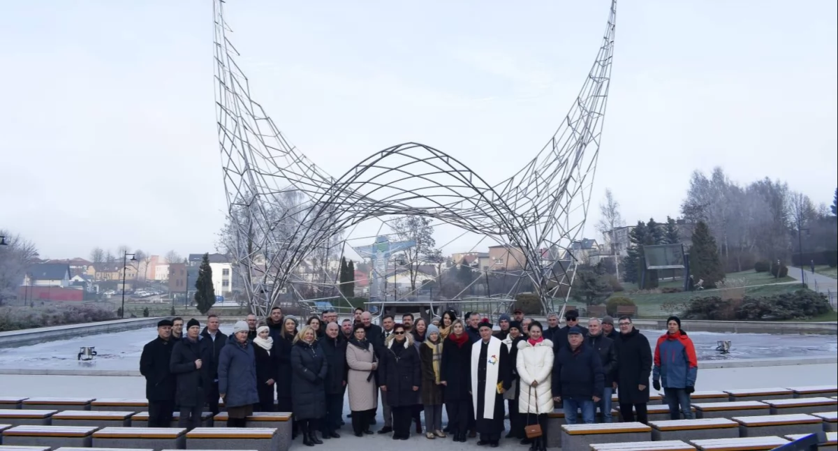 Po modernizacji zachwyca. Park Ośmiu Błogosławieństw w Sierakowicach otwarty