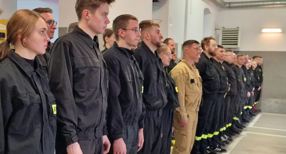 Dawid Suwała i Maciej Kalkowski z OSP Pomieczyno z uprawnieniami do służby