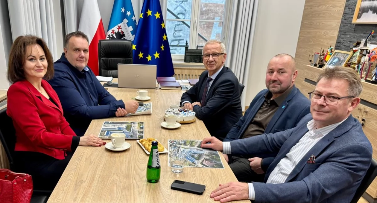 Doświetlenie przejścia i radary prędkości. Ustalenia po spotkaniu w starostwie