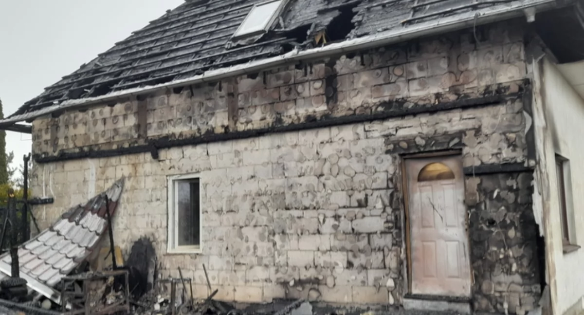 Rodzina z Kawli Dolnych straciła dach nad głową. Trwa zbiórka na odbudowę domu po pożarze