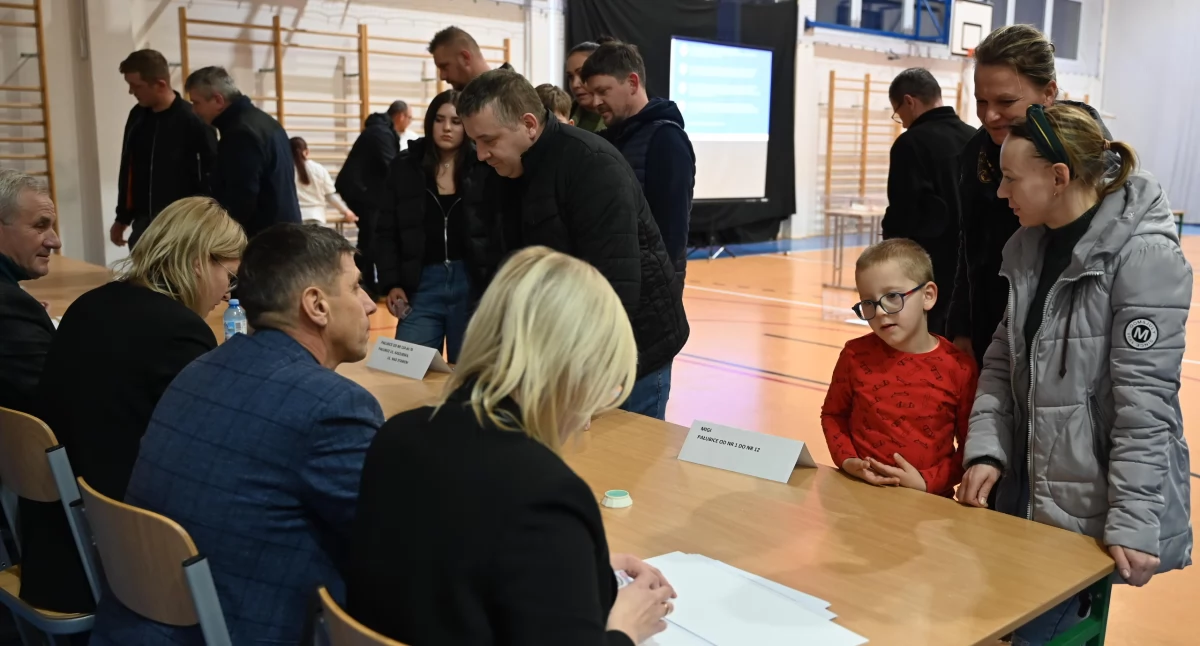 Konsultacje w Załakowie pełne niedomówień. Mieszkańcy oczekiwali konkretów, a dostali ogólniki