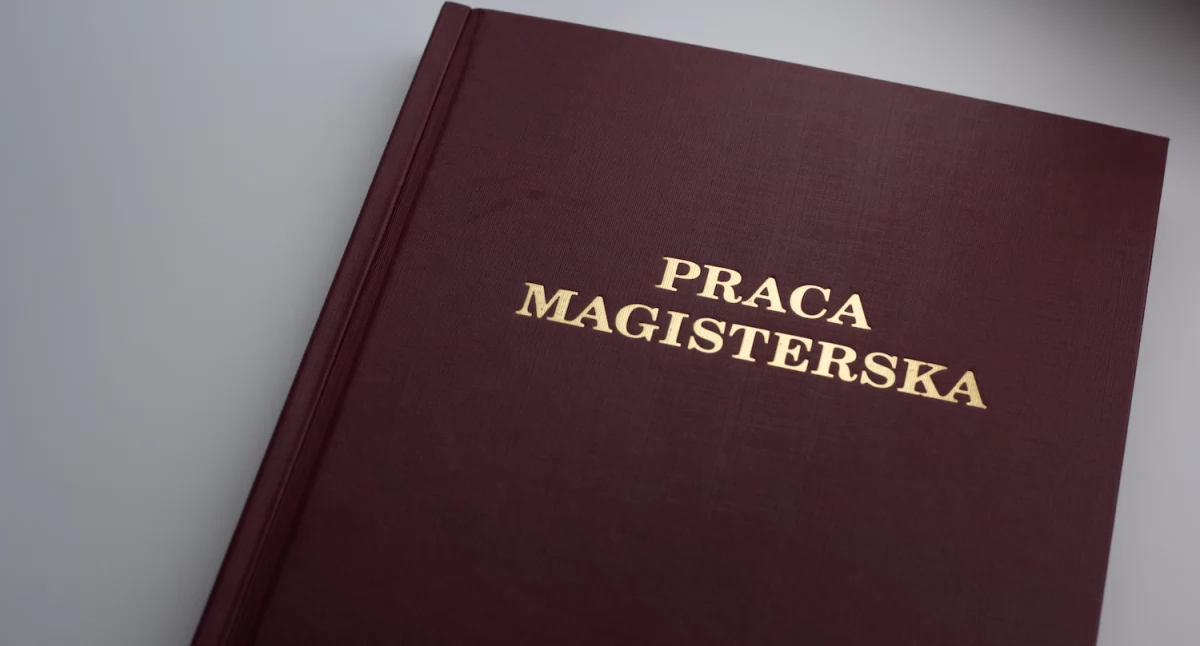 Ostateczny szlif pracy magisterskiej - jak skutecznie wyeliminować błędy językowe?