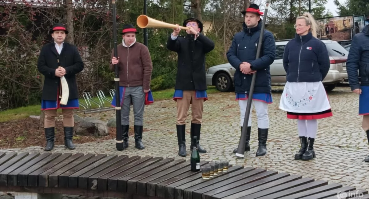 Tradycja w Nowy Rok. Bazuny znów zabrzmią nad jeziorem w Chmielnie