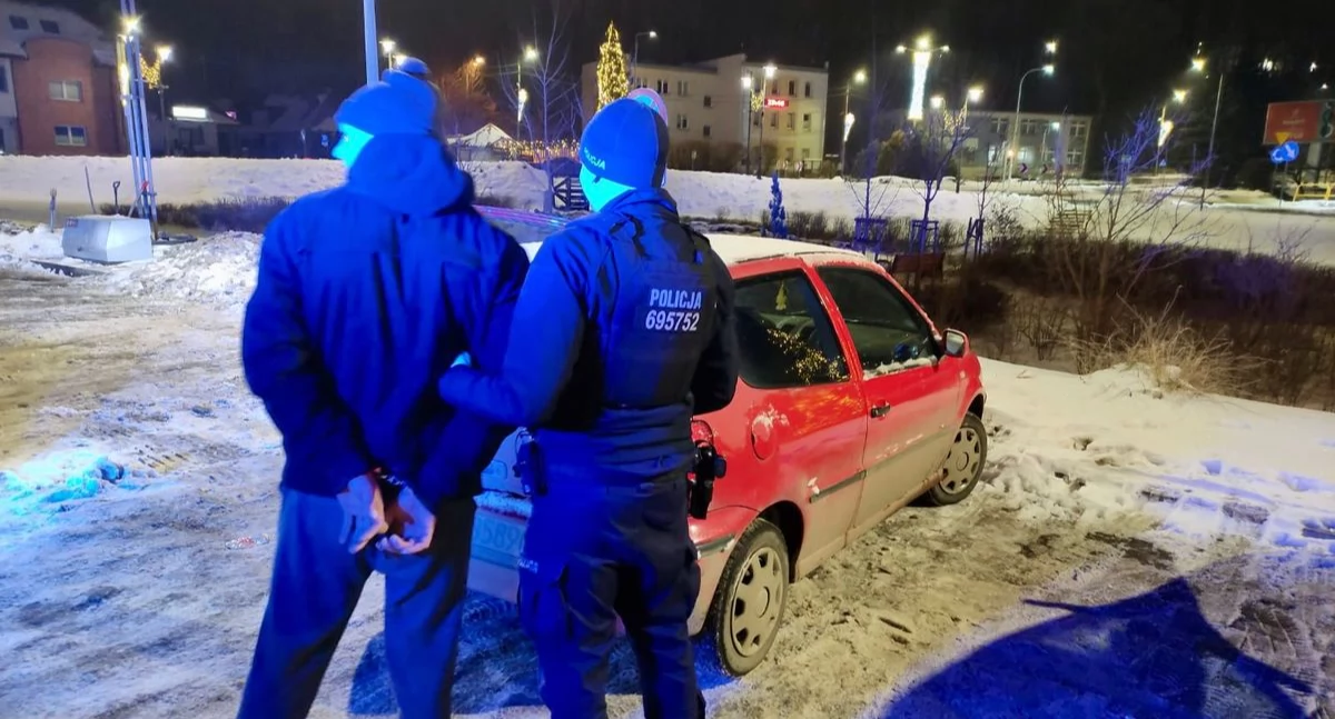 Odurzony, z cofniętymi uprawnieniami i z narkotykami - 34-latek w rękach policji