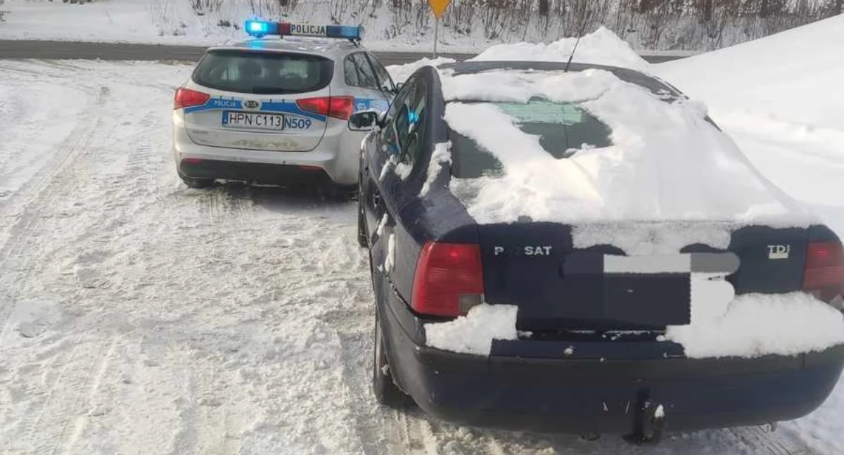 Śnieg, lód i ucieczka przed policją. W Sierakowicach pościg, w Miszewie kierowca pod wpływem kokainy
