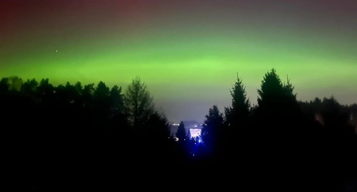 Niezwykły spektakl na niebie. Zorza polarna nad powiatem kartuskim