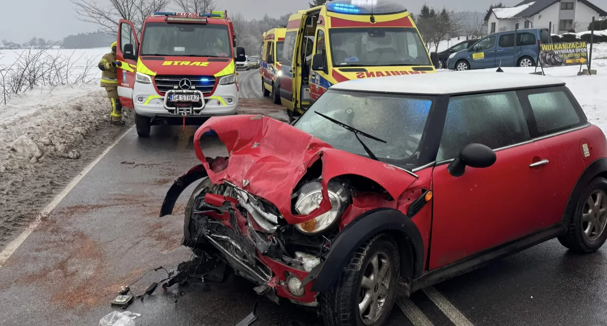 Egiertowo. Zderzenie dwóch pojazdów - cztery osoby poszkodowane