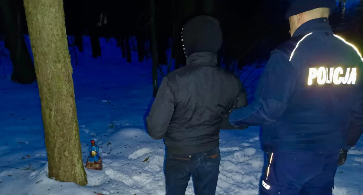 Ukradł skarbonkę z szopki, a za pieniądze kupił alkohol i papierosy