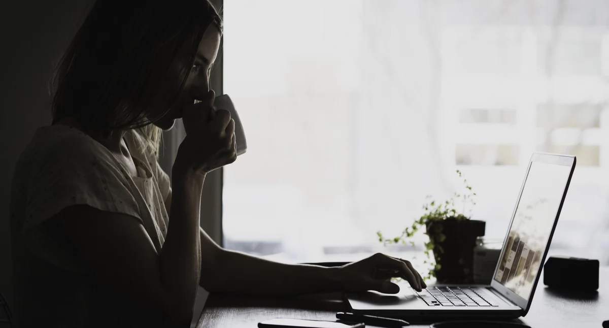 Dzień Bezpiecznego Internetu. Policja apeluje o rozwagę w sieci