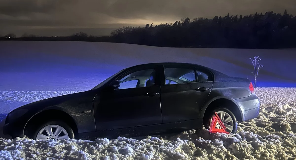 Borcz. Wjechał BMW do rowu - był kompletnie pijany