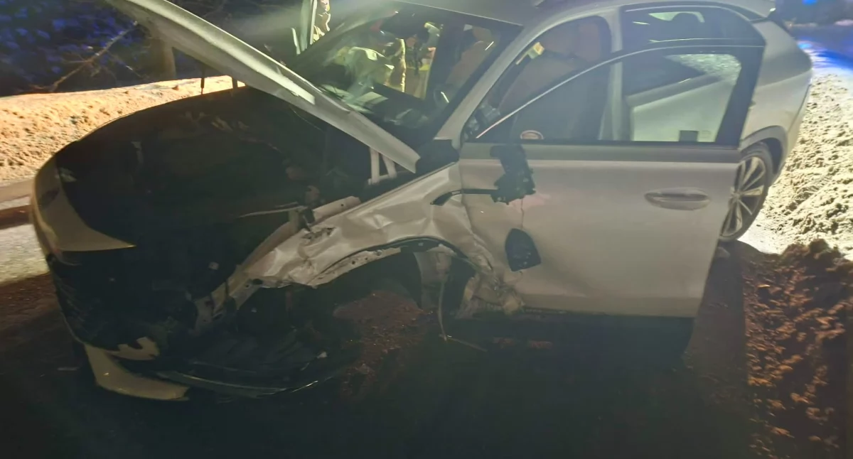 Dzierżążno. Wjechała osobówką w busa