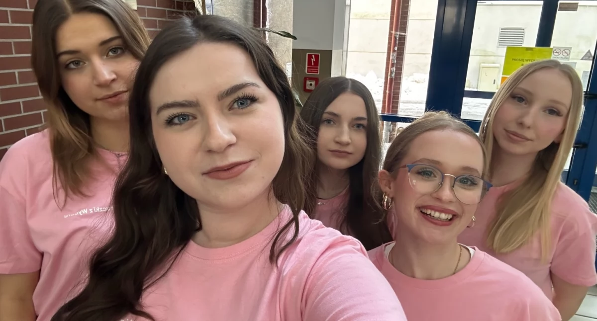 Młodzi dla starszych. Społeczna inicjatywa uczennic I LO w Kartuzach