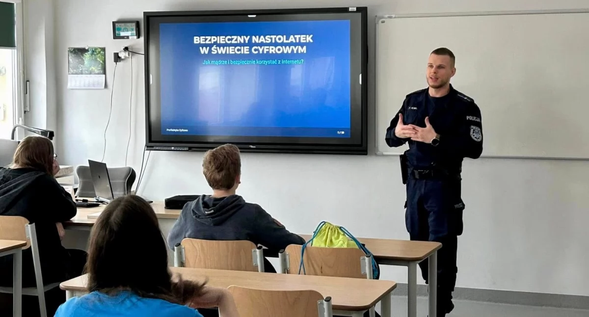 Hejt boli. Policja rozmawiała z młodzieżą o odpowiedzialności w internecie
