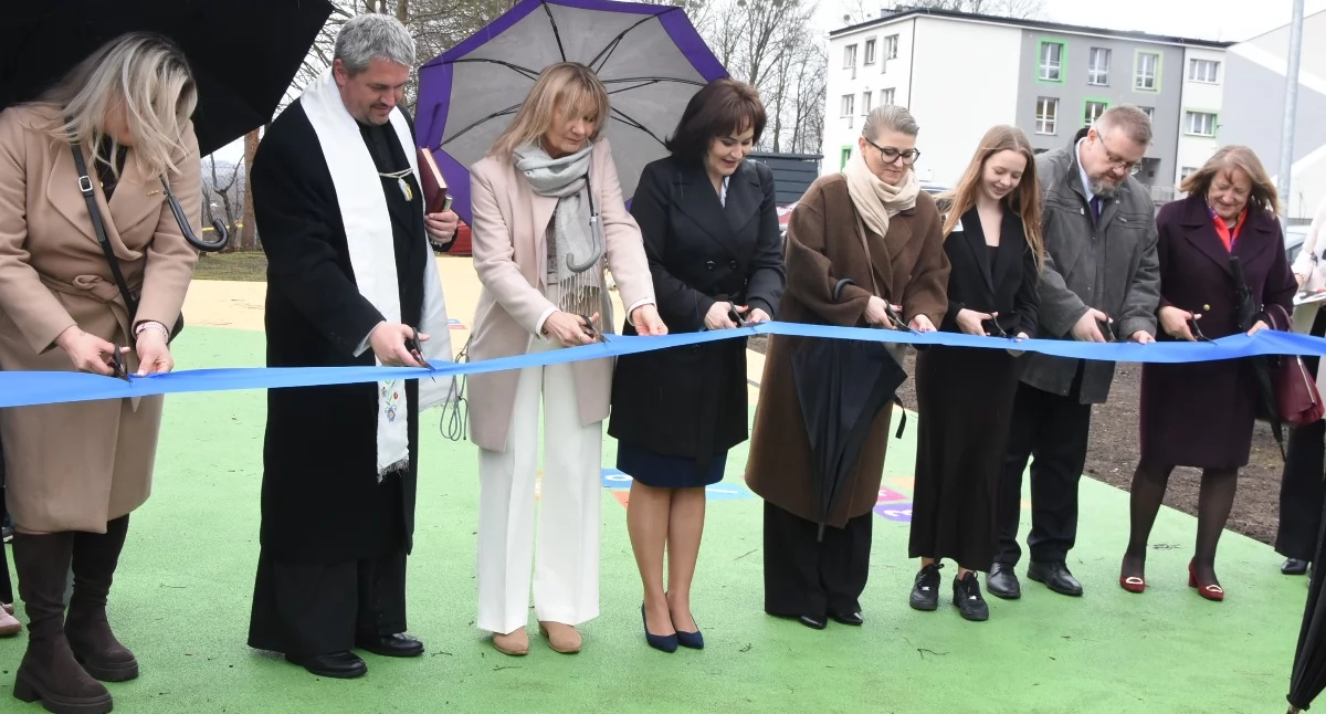 Nowa przestrzeń do zabawy i integracji. Otwarcie placu przy SP nr 1 w Żukowie