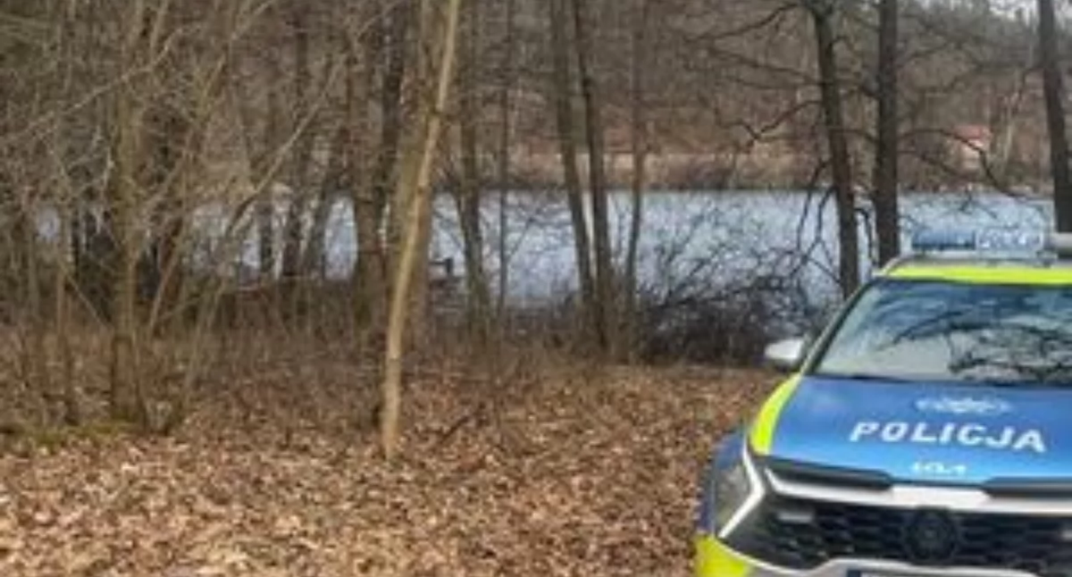 Krok od tragedii na lodzie. Nastolatek wpadł do jeziora w Garczu