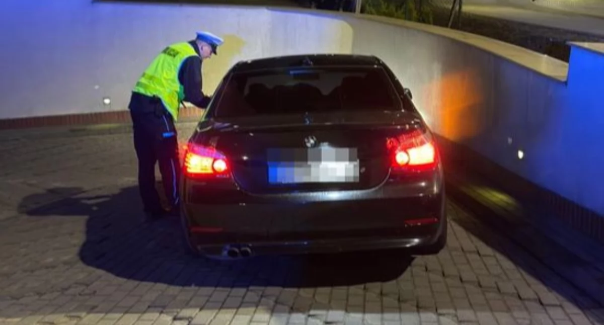 25-latek stracił prawo jazdy za „driftowanie” na oczach policji