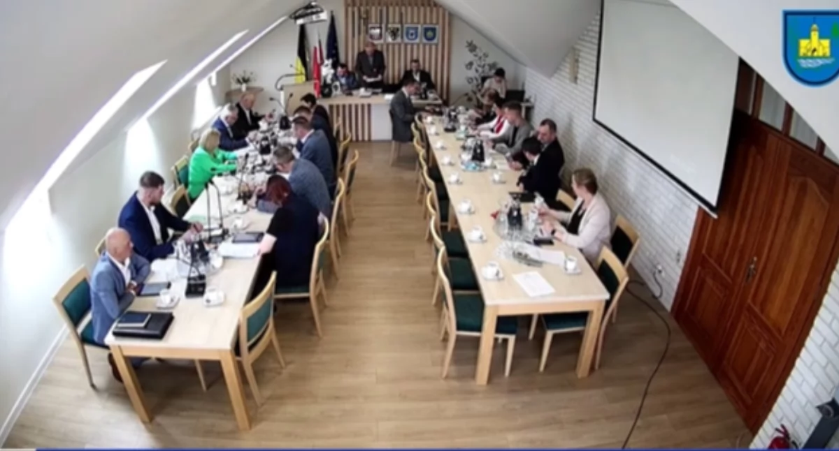 Czy radny powiatowy reprezentuje powiat? Awantura na sesji w Somoninie