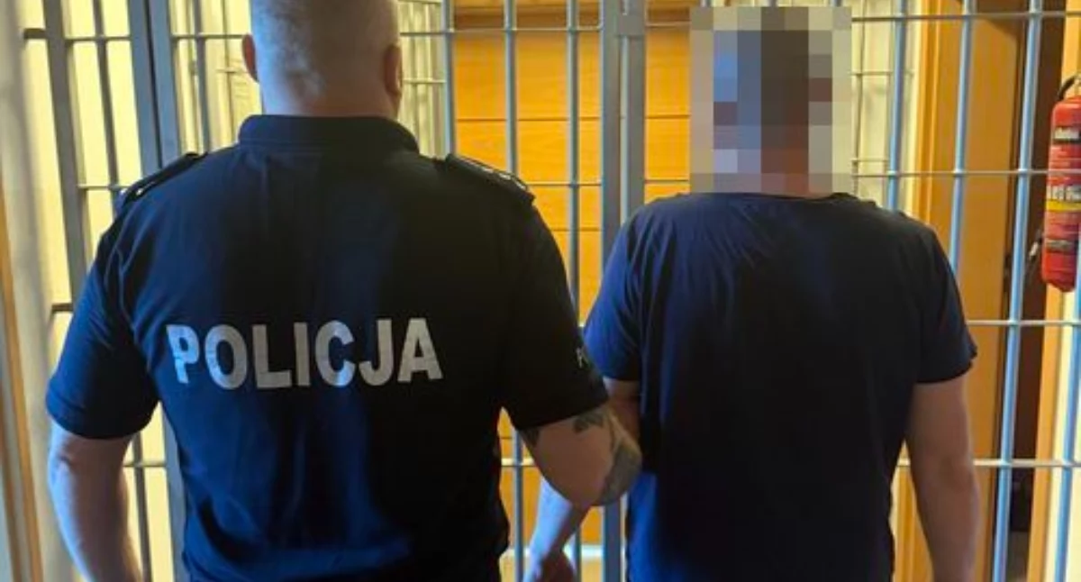 Pijany kurier przyjechał pod komendę z paczką. Policjant od razu nabrał podejrzeń