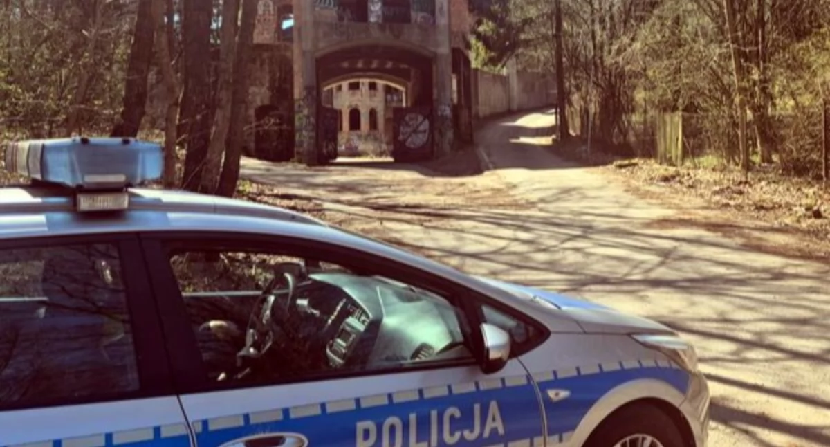 Tłumy na Zamku w Łapalicach. Policja ruszyła z patrolami i apeluje do turystów