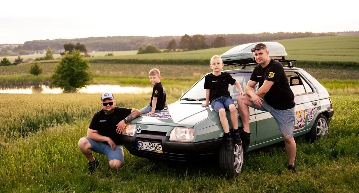 Skoda Favorit z Kiełpina znów rusza po dobro. Kaszubski Tłok jedzie w Rajdzie Koguta i zbiera dla dzieci
