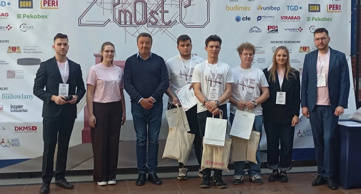 Uczniowie ZST w Kartuzach najlepsi w Polsce. Papierowy most dał im zwycięstwo