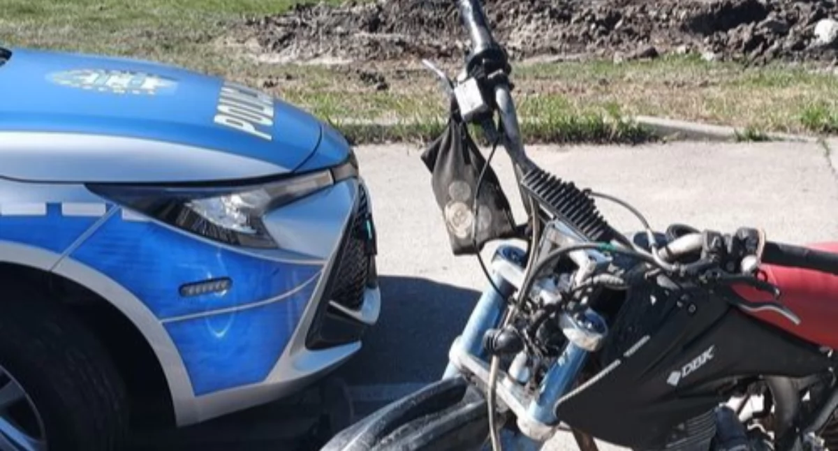 Pościg za pijanym motocyklistą w Somoninie. 32-latek zatrzymany po wywrotce