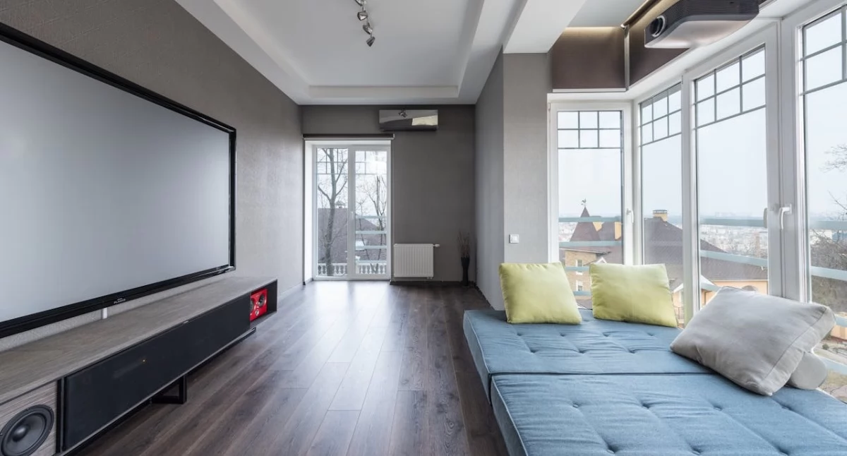 Projektor zamiast TV w 2026 roku – czy to już czas na wielki ekran w każdym salonie?